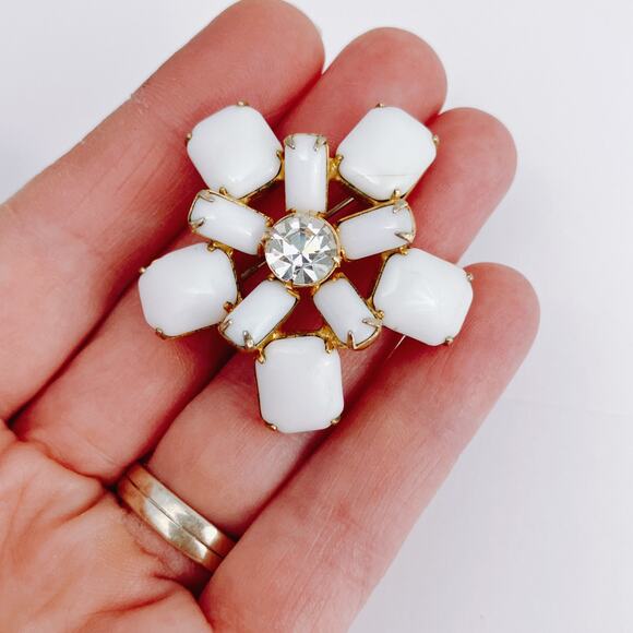 Vintage Mid Century Brooch Milk Glass Gold Tone Floral Pin 1950s - Picture 2 of 9